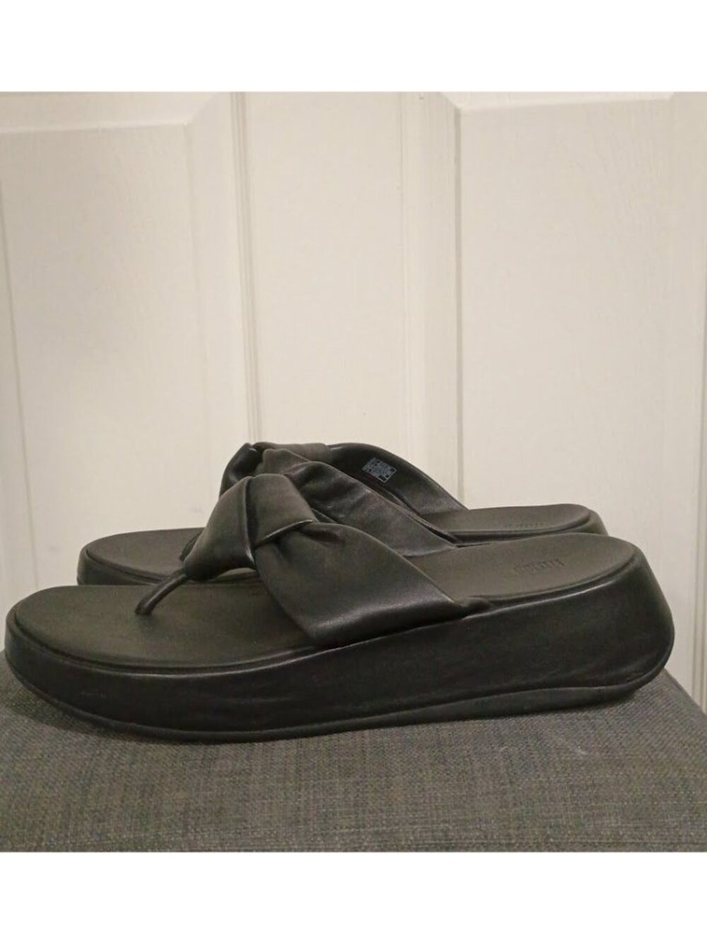 FitFlop Womens Lulu Toe Post Sandals Size 10 Black Leather Comfort - Picture 5 of 8